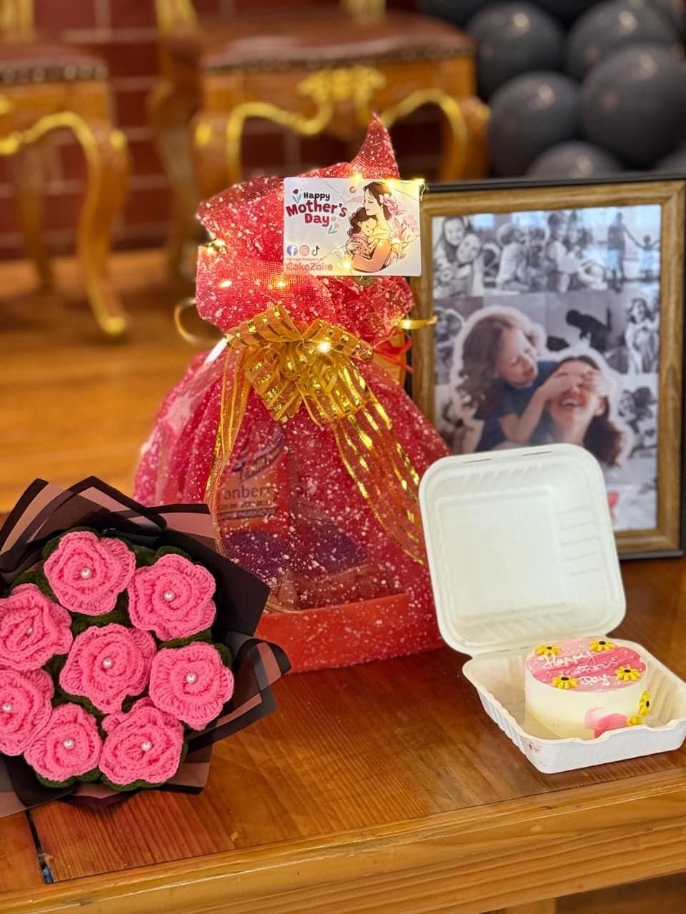 Mothers day cambo Crochet bouquet  Bento cake Photo frame Gift basket – CakeZake