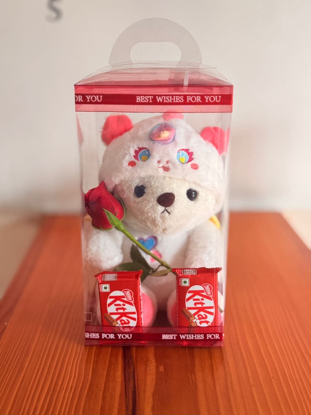 Teddy box with kitkat – CakeZake
