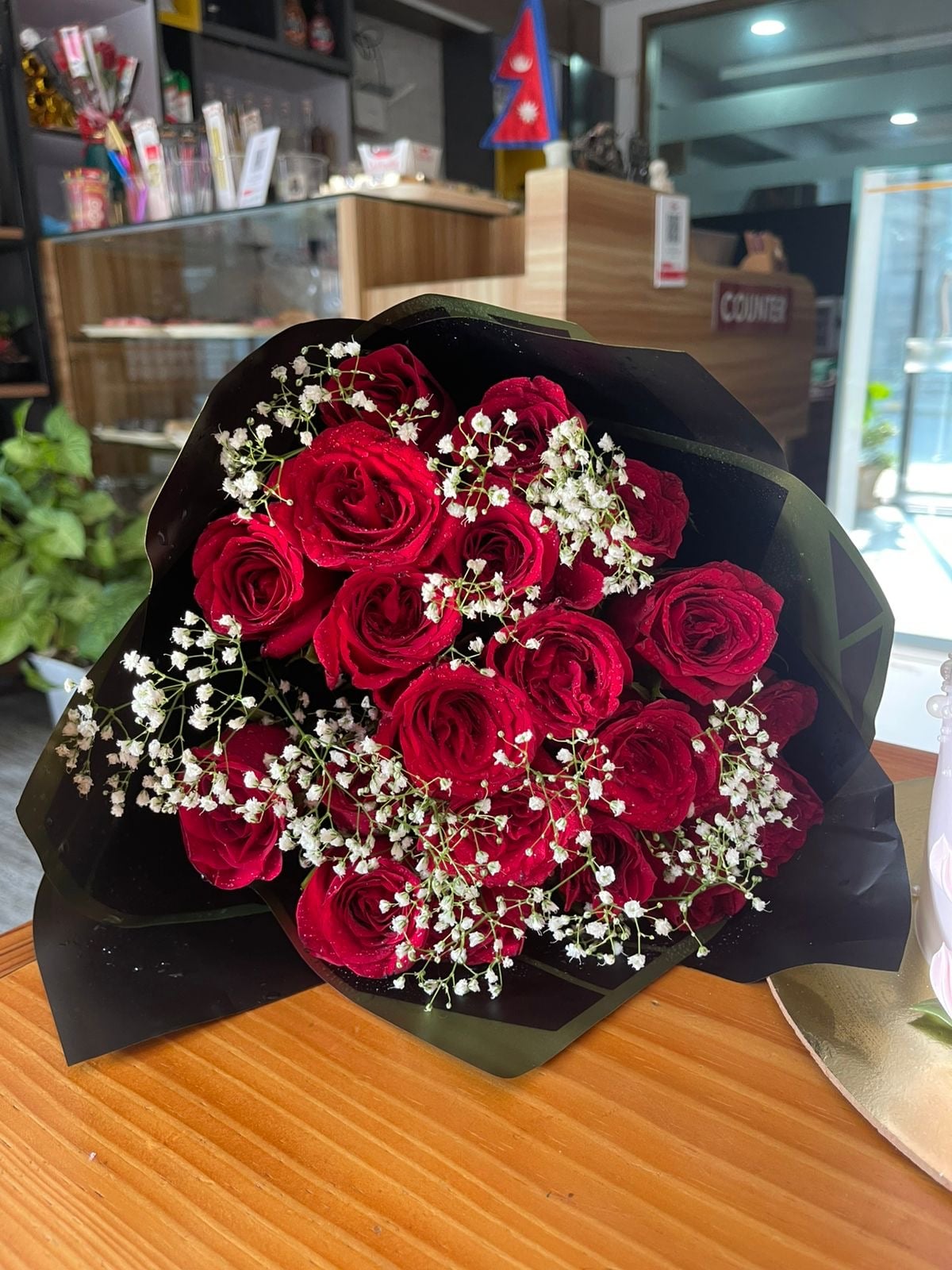 20 Pcs Red Rose Fresh Bouquet in Black Wrapper – CakeZake