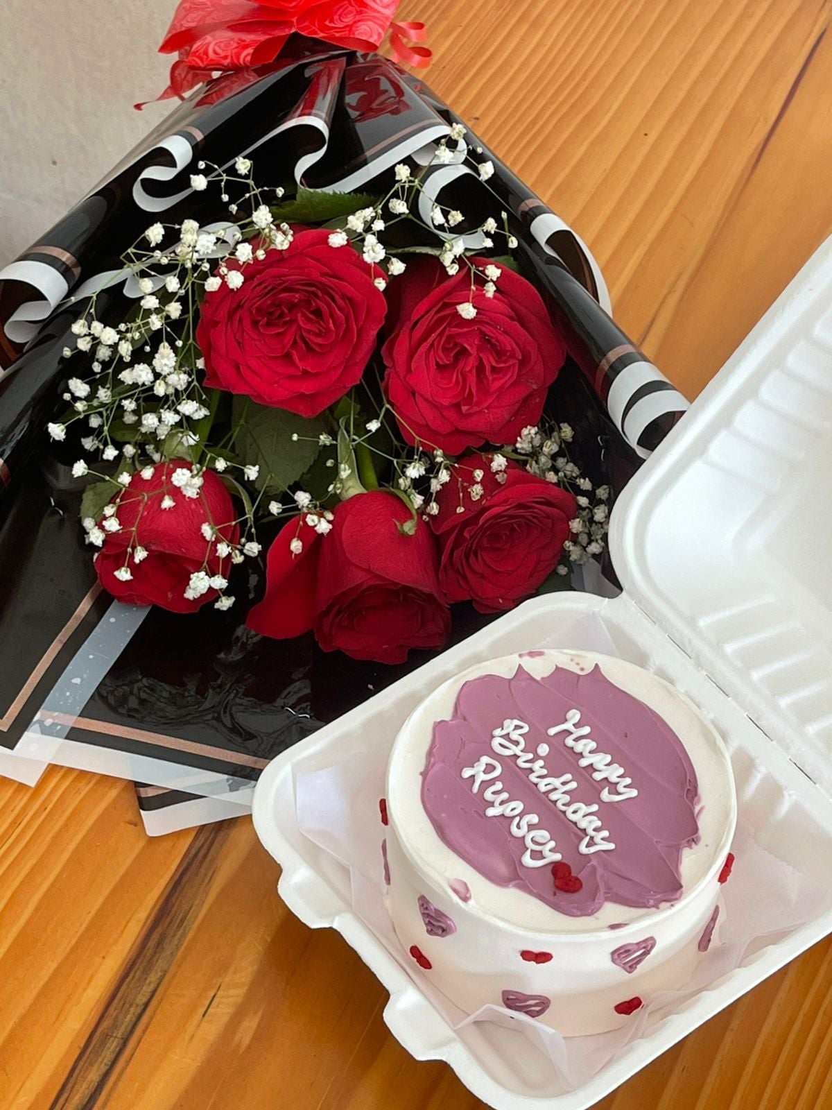 Cute little bento cake & flower combo – CakeZake