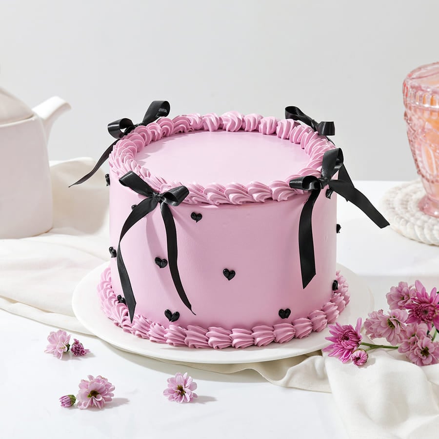 Layers And Bow Cream Cake – CakeZake