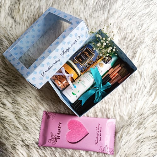 Mom’s Special Treat: Beauty Essentials & Gourmet Delight Gift – CakeZake Nepal
